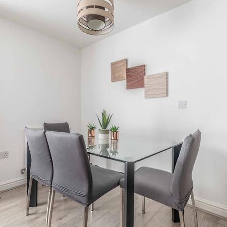 2 Bed & 2 Bath Cosy Apartment Slough- Free Parking Extérieur photo