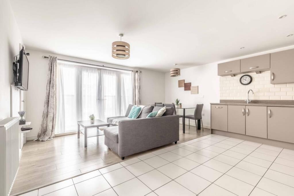 2 Bed & 2 Bath Cosy Apartment Slough- Free Parking Extérieur photo