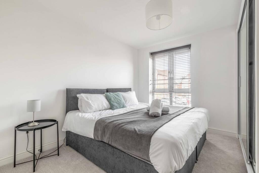 2 Bed & 2 Bath Cosy Apartment Slough- Free Parking Extérieur photo
