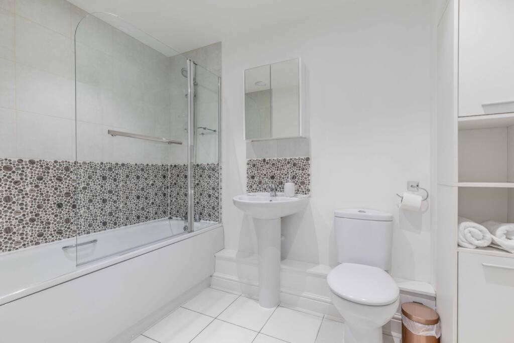 2 Bed & 2 Bath Cosy Apartment Slough- Free Parking Extérieur photo